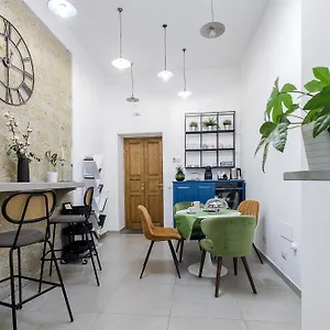 Couette-café Crianza, Naples